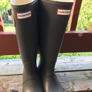 Greenish/brown/gray HUNTER BOOTS ♥️🙌🏼